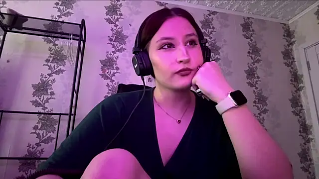 SuzanMoote online show from July 2026 11:29:02 AM