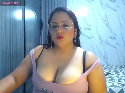 Snapshot of PaholaBigtits chatting on July 2026 05:56:01 PM PaholaBigtits online show from July 2026 05:56:01 PM