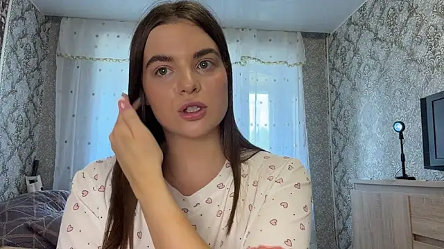 LouraOnsurez online show from July 2026 02:31:01 PM