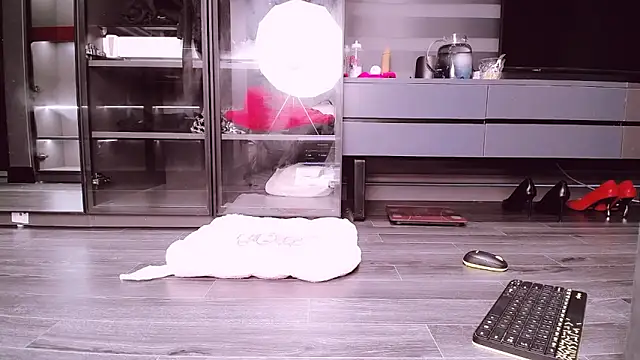 Snapshot of SungkyunnKwan chatting on December 2025 01:34:01 AM SungkyunnKwan online show from December 2025 01:34:01 AM