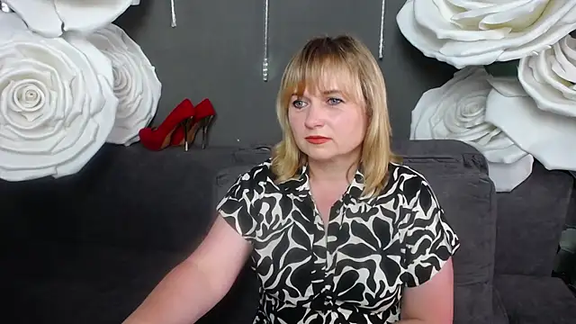 Snapshot of KiraSmiling chatting on July 2026 10:54:01 AM KiraSmiling online show from July 2026 10:54:01 AM