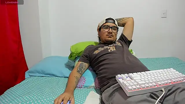 Snapshot of Axel_hornyy chatting on July 2026 05:23:01 AM Axel hornyy online show from July 2026 05:23:01 AM