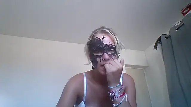 Snapshot of JeuneCharme1 chatting on July 2026 01:29:02 PM JeuneCharme1 online show from July 2026 01:29:02 PM
