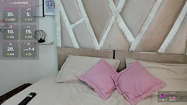 holly rosee online show from July 2026 05:01:01 AM