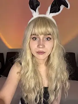 Snapshot of Charlotte_Pretty chatting on July 2026 05:01:01 AM Charlotte Pretty online show from July 2026 05:01:01 AM