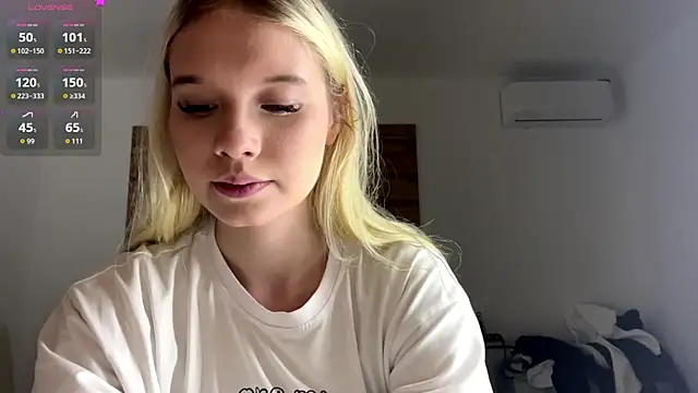 Snapshot of CarmellaCerra chatting on July 2026 10:52:01 AM CarmellaCerra online show from July 2026 10:52:01 AM