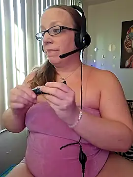 Snapshot of XxMs_StarzxX chatting on April 2026 10:05:02 PM XxMs StarzxX online show from April 2026 10:05:02 PM