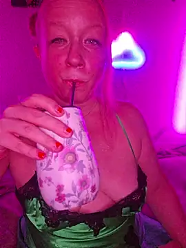 Snapshot of XxMs_StarzxX chatting on June 2026 01:16:01 AM XxMs StarzxX online show from June 2026 01:16:01 AM