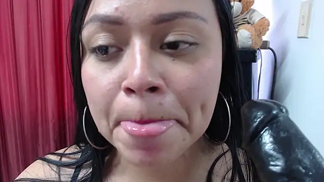 Snapshot of gabriela_grace chatting on February 2025 06:39:01 PM gabriela grace online show from February 2025 06:39:01 PM