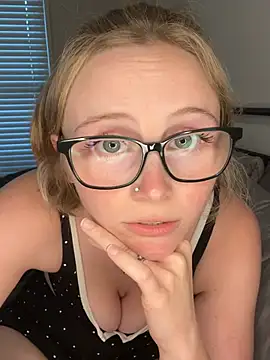 Snapshot of Kat_peachyy26 chatting on July 2026 11:13:02 PM Kat peachyy26 online show from July 2026 11:13:02 PM