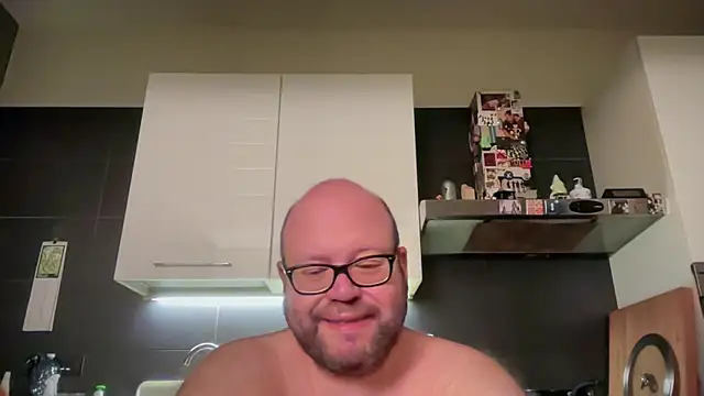 Snapshot of theitalianbear chatting on May 2026 11:12:03 PM theitalianbear online show from May 2026 11:12:03 PM