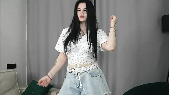 Snapshot of AngeliaThiengtham chatting on August 2026 06:10:02 PM AngeliaThiengtham online show from August 2026 06:10:02 PM