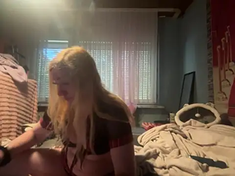 Snapshot of Roxy_Blume chatting on July 2026 05:12:02 PM Roxy Blume online show from July 2026 05:12:02 PM
