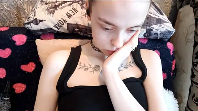 Snapshot of CaraDelevingnee chatting on August 2026 03:03:01 PM CaraDelevingnee online show from August 2026 03:03:01 PM