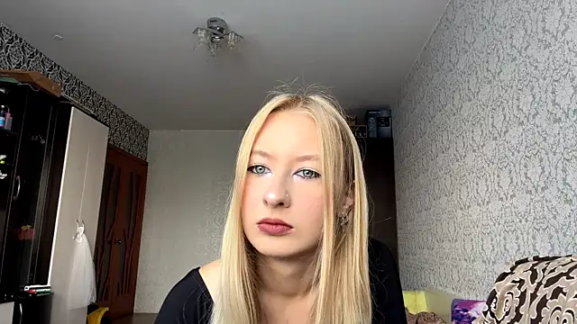 Snapshot of LynneVanbebber chatting on August 2026 08:17:01 AM LynneVanbebber online show from August 2026 08:17:01 AM