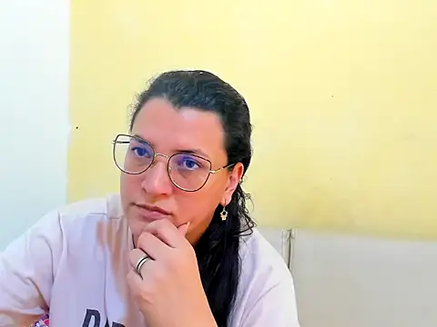 Snapshot of MARILYN_GARCIA chatting on April 2026 03:45:01 PM MARILYN GARCIA online show from April 2026 03:45:01 PM