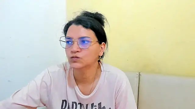 Snapshot of MARILYN_GARCIA chatting on April 2026 02:11:01 PM MARILYN GARCIA online show from April 2026 02:11:01 PM