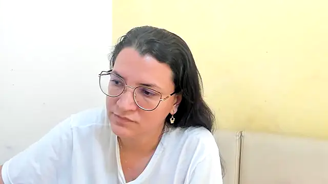 Snapshot of MARILYN_GARCIA chatting on April 2026 04:33:02 PM MARILYN GARCIA online show from April 2026 04:33:02 PM