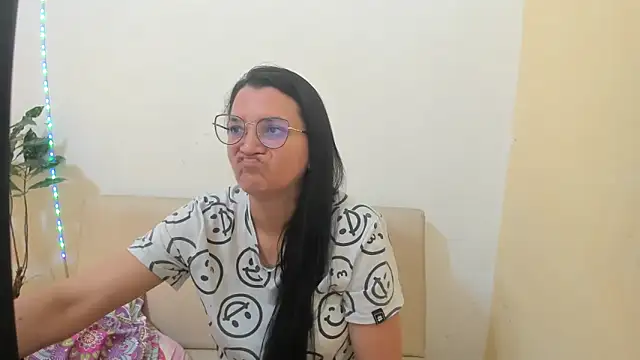 Snapshot of MARILYN_GARCIA chatting on April 2026 04:08:01 PM MARILYN GARCIA online show from April 2026 04:08:01 PM