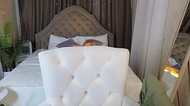 kira bliss online show from August 2026 01:30:02 AM