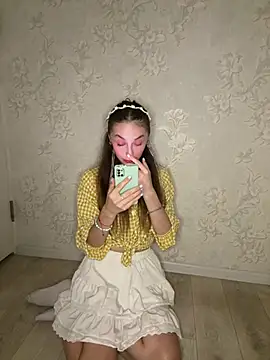 Shy Little Mia online show from August 2026 06:32:01 PM