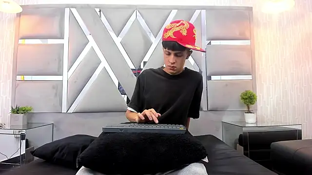 MikeHunteer online show from August 2026 03:36:01 PM