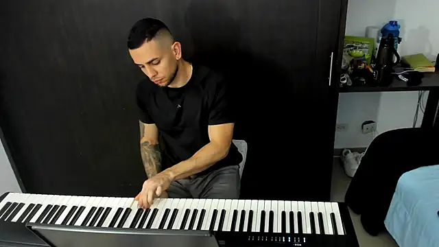 logan smith online show from October 2025 12:31:01 AM