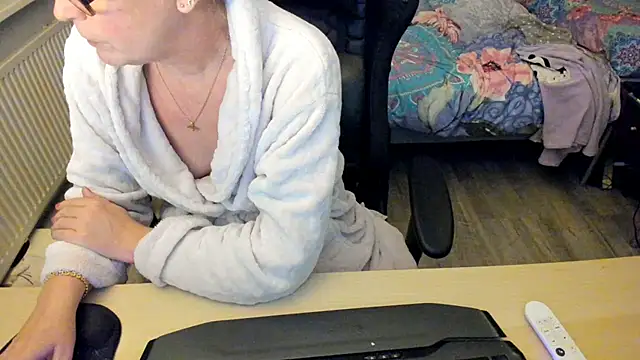 minoesje37 online show from December 2024 08:25:02 PM