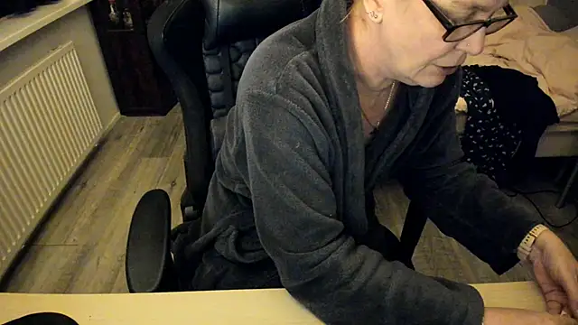 minoesje37 online show from February 2025 08:42:01 PM