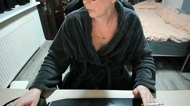 minoesje37 online show from February 2025 09:59:01 PM