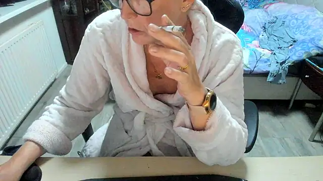 minoesje37 online show from October 2025 06:50:01 PM