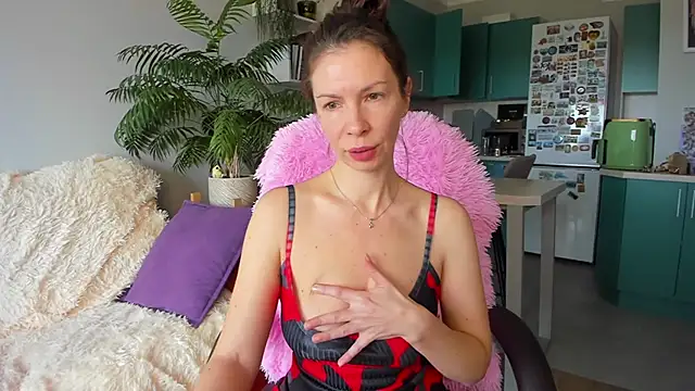 Snapshot of ChristinaGlory chatting on April 2026 06:18:01 AM ChristinaGlory online show from April 2026 06:18:01 AM
