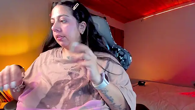 Snapshot of coraline_latin chatting on January 2025 11:38:01 PM coraline latin online show from January 2025 11:38:01 PM