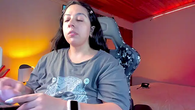 Snapshot of coraline_latin chatting on January 2025 10:35:01 PM coraline latin online show from January 2025 10:35:01 PM