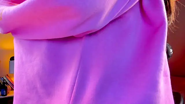 Snapshot of coraline_latin chatting on January 2025 10:28:01 PM coraline latin online show from January 2025 10:28:01 PM