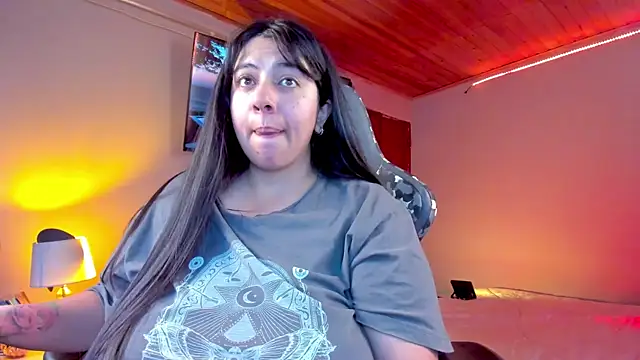 Snapshot of coraline_latin chatting on January 2025 10:41:01 PM coraline latin online show from January 2025 10:41:01 PM