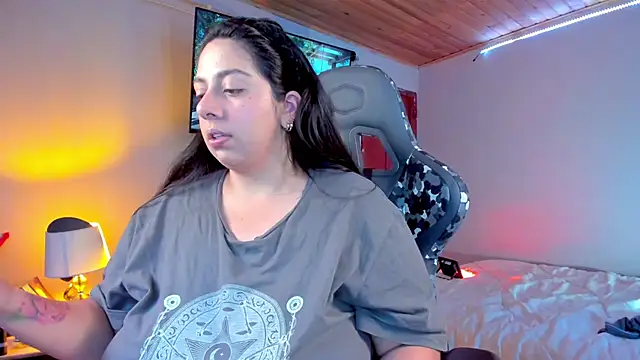 Snapshot of coraline_latin chatting on January 2025 10:38:01 PM coraline latin online show from January 2025 10:38:01 PM