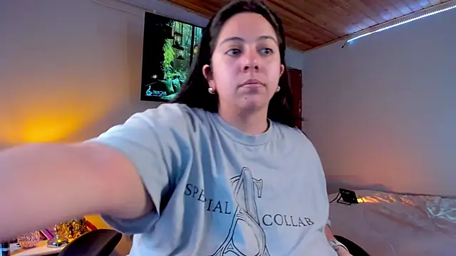 Snapshot of coraline_latin chatting on February 2025 09:39:02 PM coraline latin online show from February 2025 09:39:02 PM