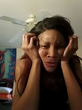 Snapshot of EnticingAaliyah chatting on November 2025 06:40:01 PM EnticingAaliyah online show from November 2025 06:40:01 PM