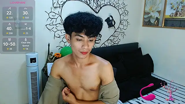 Snapshot of WildestTwink chatting on November 2025 10:48:01 PM WildestTwink online show from November 2025 10:48:01 PM