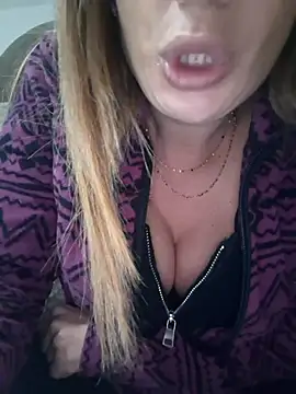 Snapshot of fammefatale1987 chatting on November 2025 05:12:02 PM fammefatale1987 online show from November 2025 05:12:02 PM