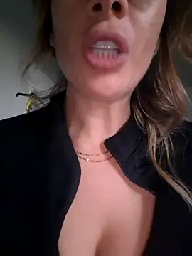 Snapshot of fammefatale1987 chatting on November 2025 03:36:02 PM fammefatale1987 online show from November 2025 03:36:02 PM