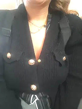 Snapshot of fammefatale1987 chatting on November 2025 02:42:02 PM fammefatale1987 online show from November 2025 02:42:02 PM