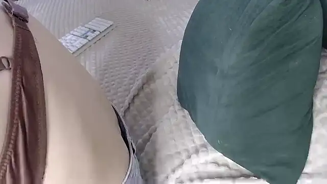 Kiradoll27 online show from October 2025 09:33:01 AM