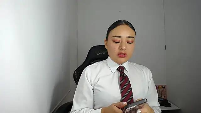 Snapshot of ReyleDoll chatting on December 2024 07:39:02 PM ReyleDoll online show from December 2024 07:39:02 PM