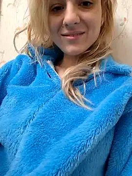 YogisticJuli666 online show from December 2024 05:07:01 AM