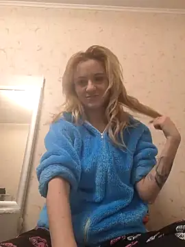 YogisticJuli666 online show from December 2024 05:43:01 AM