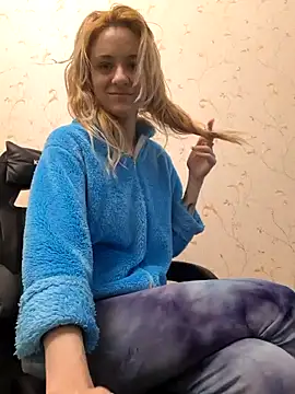 YogisticJuli666 online show from December 2024 06:57:02 AM