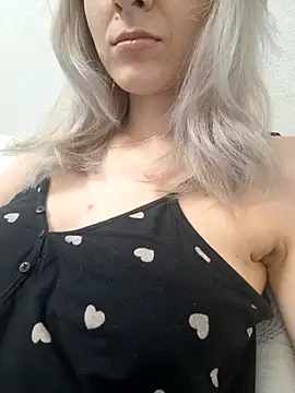 YogisticJuli666 online show from September 2025 05:01:02 AM