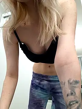 YogisticJuli666 online show from October 2025 04:56:02 AM